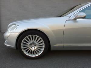 Image 21/98 of Mercedes-Benz S 500 L (2007)