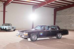 Image 14/58 of Cadillac Brougham Elegance (1988)