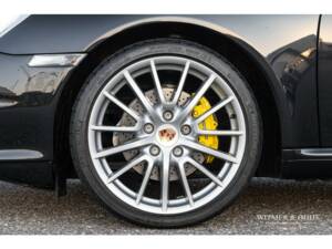 Bild 24/28 von Porsche 911 Carrera 4S (2004)