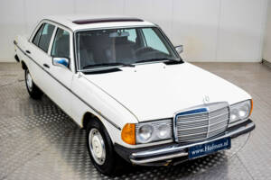 Bild 35/46 von Mercedes-Benz 240 D (1982)