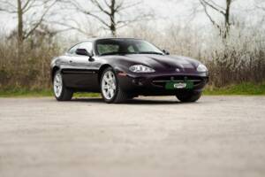 Image 4/42 of Jaguar XK8 4.0 (1999)