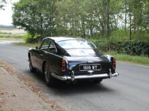 Image 4/19 of Aston Martin DB 4 (1961)