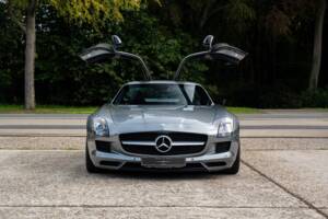 Image 12/32 of Mercedes-Benz SLS AMG (2011)