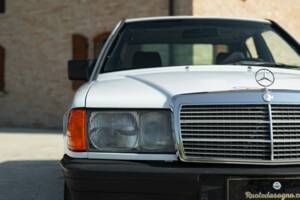 Afbeelding 10/44 van Mercedes-Benz 190 E (1987)