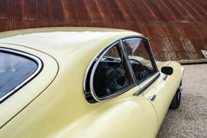 Bild 8/30 von Jaguar E-Type V12 (2+2) (1971)