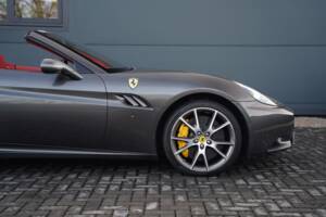 Image 10/50 of Ferrari California (2009)