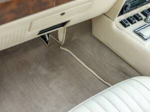 Afbeelding 42/62 van Aston Martin V8 Vantage X-Pack (1987)