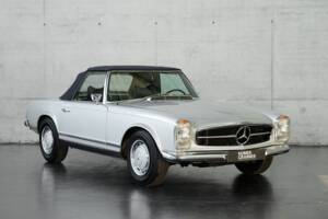 Image 22/50 de Mercedes-Benz 280 SL (1970)