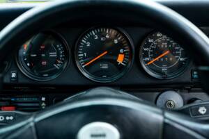 Image 24/50 of Porsche 911 Carrera 3.2 (1985)