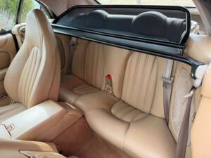 Image 12/34 of Jaguar XK8 4.0 (1997)