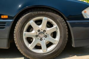 Image 22/45 of Mercedes-Benz 500 SL (1990)
