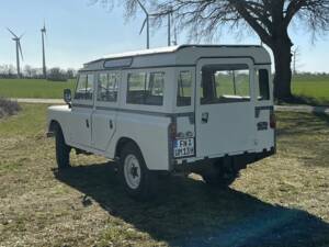 Image 6/8 of Land Rover 109 (1977)