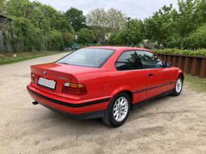 Immagine 4/35 di BMW 318is (1992)