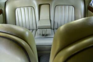 Image 22/50 of Rolls-Royce Silver Shadow II (1977)