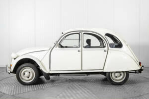 Image 9/50 of Citroën 2 CV 6 (1986)