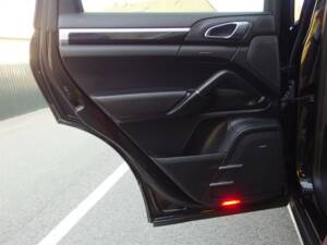 Image 64/96 of Porsche Cayenne S Diesel (2013)