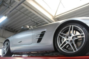 Image 9/50 of Mercedes-Benz SLS AMG (2011)