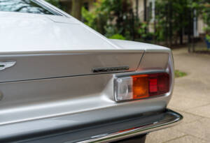 Afbeelding 15/30 van Aston Martin V8 Vantage X-Pack (1987)
