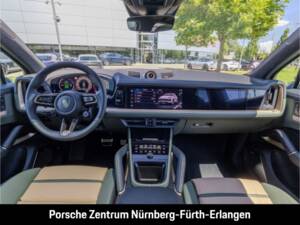 Immagine 22/50 di Porsche Cayenne Turbo E-Hybrid (1900)