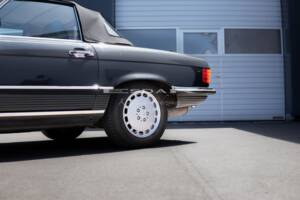 Image 10/29 of Mercedes-Benz 560 SL (1987)