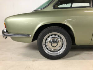 Bild 13/22 von Alfa Romeo Giulia GT 1300 Junior (1971)