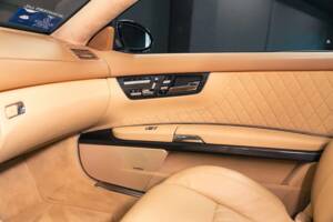 Image 35/40 of Mercedes-Benz CL 65 AMG (2008)