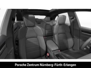 Image 9/13 of Porsche Macan 4 (2025)