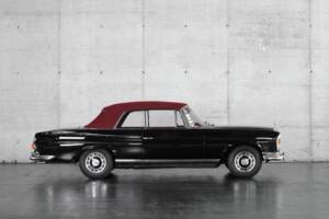 Image 5/50 of Mercedes-Benz 220 SE b (1962)