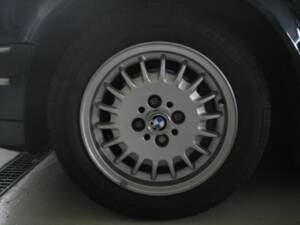 Bild 49/50 von BMW 325i (1989)