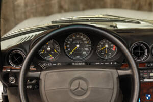 Image 40/85 of Mercedes-Benz 560 SL (1986)