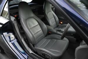 Bild 34/50 von Porsche 911 Carrera 4S (2004)