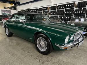 Image 3/47 of Jaguar XJ 6 C 4.2 (1976)