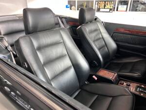 Image 12/28 of Mercedes-Benz 300 CE-24 (1993)
