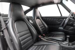 Image 20/32 of Porsche 911 Turbo 3.3 (1992)