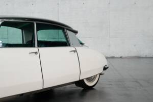 Bild 4/50 von Citroën DS 21 Pallas (1966)