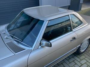 Image 16/21 of Mercedes-Benz 560 SL (1987)