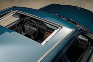 Image 14/40 de Mercedes-Benz E 220 (1995)