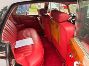 Image 15/24 of Rolls-Royce Silver Cloud III (1964)