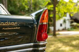 Image 39/44 of Ford Zodiac MkIII (1964)