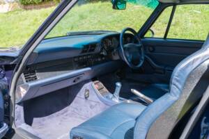 Image 26/52 of Porsche 911 Carrera 4 (1997)