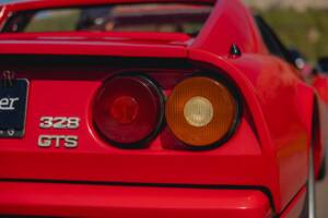 Image 14/60 of Ferrari 328 GTS (1986)