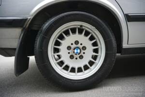 Image 27/59 of BMW 528i (1982)