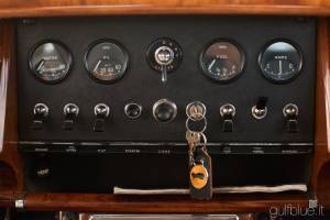 Image 43/50 of Daimler 2.5 Litre V8 (1965)
