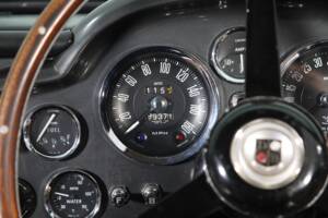 Image 14/23 of Aston Martin DB 6 (1966)