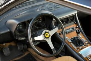 Image 13/32 of Ferrari 400 GT (1977)