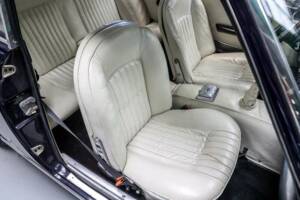 Bild 22/30 von Ferrari 330 GT 2+2 (1964)