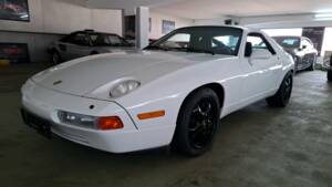 Image 12/39 of Porsche 928 GTS (1995)