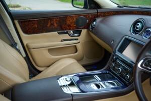 Bild 35/50 von Jaguar XJ 5.0 (2011)