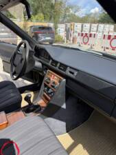 Bild 15/19 von Mercedes-Benz 200 D (1984)
