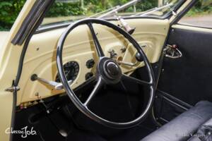 Image 18/47 of Peugeot 402 Eclipse (1935)